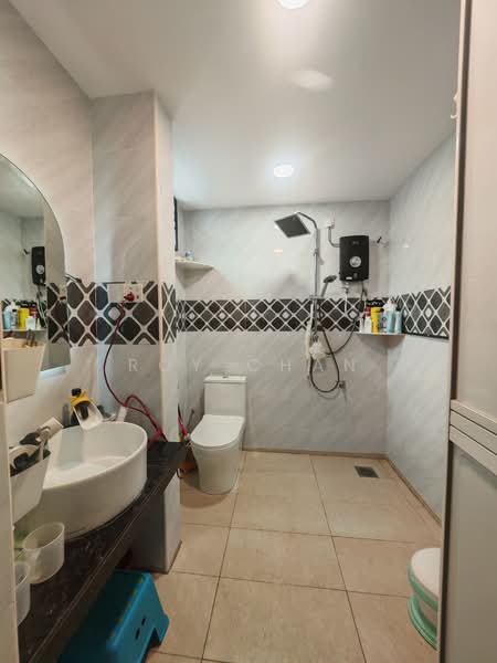 Rumah Teres 2 Tingkat untuk Dijual di Taman Mount Austin (Tebrau) - Roy Chan - Bathroom - PropertyGuru.com.my