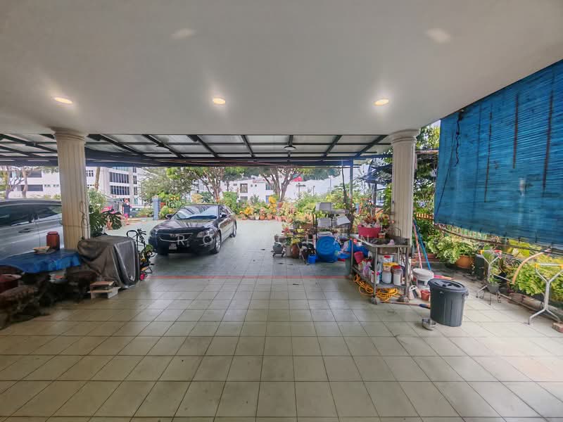 Rumah Teres 2 Tingkat untuk Dijual di Taman Mount Austin (Tebrau) - Roy Chan - Car Park - PropertyGuru.com.my