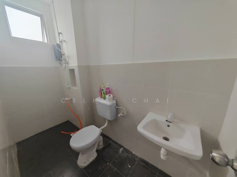 2-storey Terraced House for Sale in Taman Mengkibol (Kluang) - Celine Chai - Bathroom - PropertyGuru.com.my