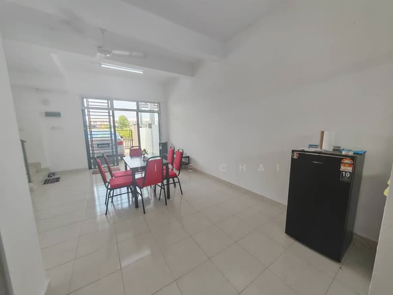 2-storey Terraced House for Sale in Taman Mengkibol (Kluang) - Celine Chai - Living Room - PropertyGuru.com.my