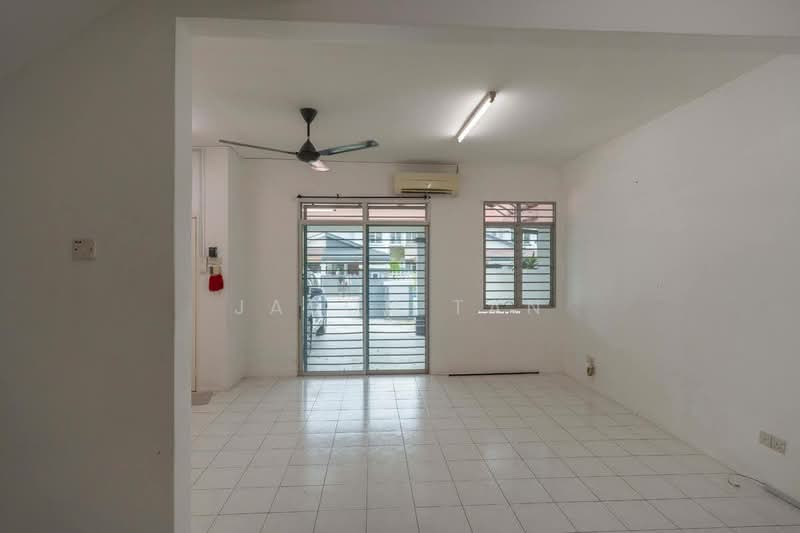 2-storey Terraced House for Rent in Shah Alam (Selangor) - Jason Tan - Living Room - PropertyGuru.com.my