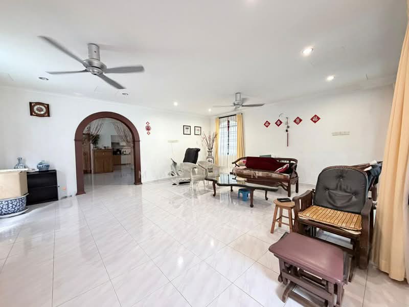Rumah Berkembar untuk Dijual di Taman Sri Kluang (Kluang) - May Tan - Living Room - PropertyGuru.com.my