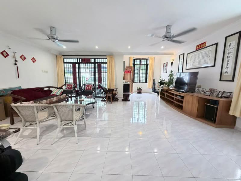 Rumah Berkembar untuk Dijual di Taman Sri Kluang (Kluang) - May Tan - Living Room - PropertyGuru.com.my