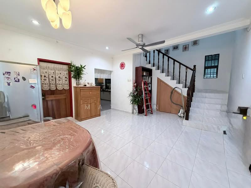 Rumah Berkembar untuk Dijual di Taman Sri Kluang (Kluang) - May Tan - Living Room - PropertyGuru.com.my