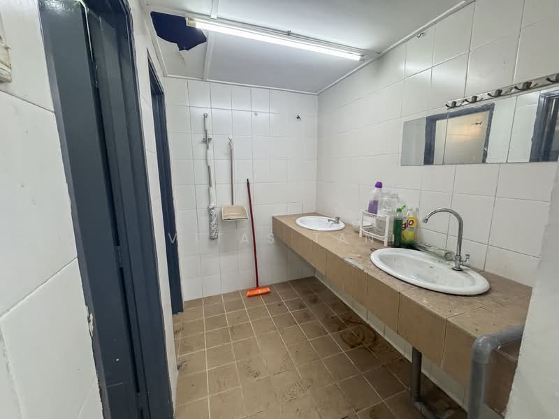 Shop for Rent in Alam Budiman (Shah Alam) - Vitas Tan - Bathroom - PropertyGuru.com.my