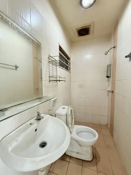 Rumah Bandar untuk Disewa di Batu Caves (Selangor) - KK Chong - Bathroom - PropertyGuru.com.my