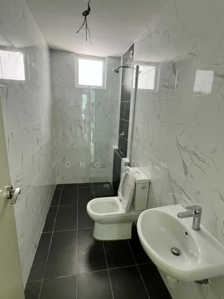Kondominium untuk Dijual di Goodwood Residence - Yong Sern - Bathroom - PropertyGuru.com.my