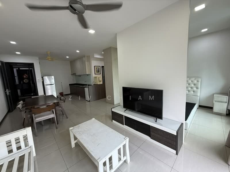 Servis Apartment untuk Dijual di Molek Regency - Ziv Chiam - Living Room - PropertyGuru.com.my