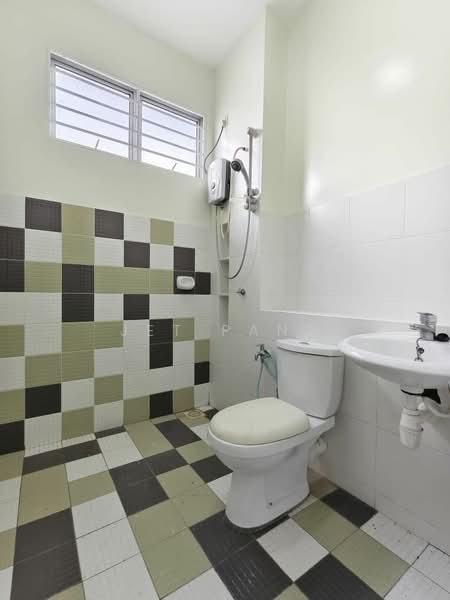 Rumah Teres 2 Tingkat untuk Dijual di Taman Setia Indah (Tebrau) - Jet Pang - Bathroom - PropertyGuru.com.my