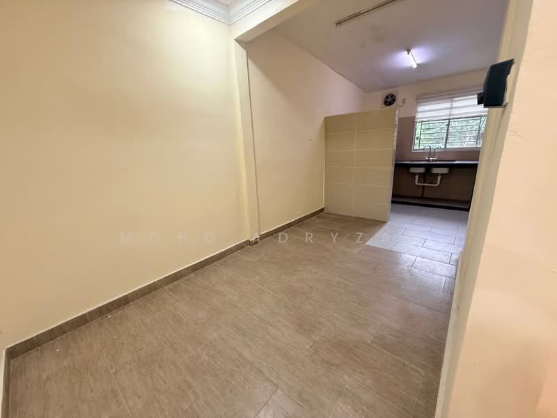 Semi-Detached House for Sale in Kampung Jalan Kebun (Shah Alam) - Mohd Adryzam - Kitchen - PropertyGuru.com.my