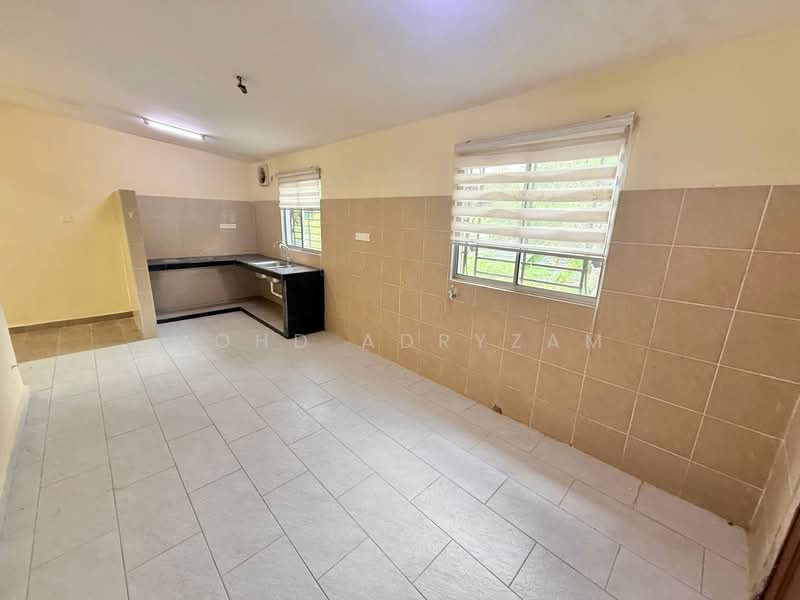 Semi-Detached House for Sale in Kampung Jalan Kebun (Shah Alam) - Mohd Adryzam - Kitchen - PropertyGuru.com.my
