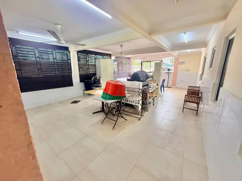 Semi-Detached House for Sale in Kampung Jalan Kebun (Shah Alam) - Mohd Adryzam - PropertyGuru.com.my