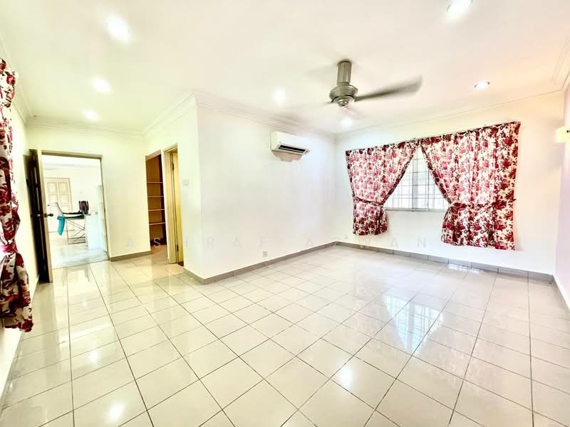 Rumah Teres 2 Tingkat untuk Dijual di Shah Alam (Selangor) - Ashraf Azwan - Living Room - PropertyGuru.com.my