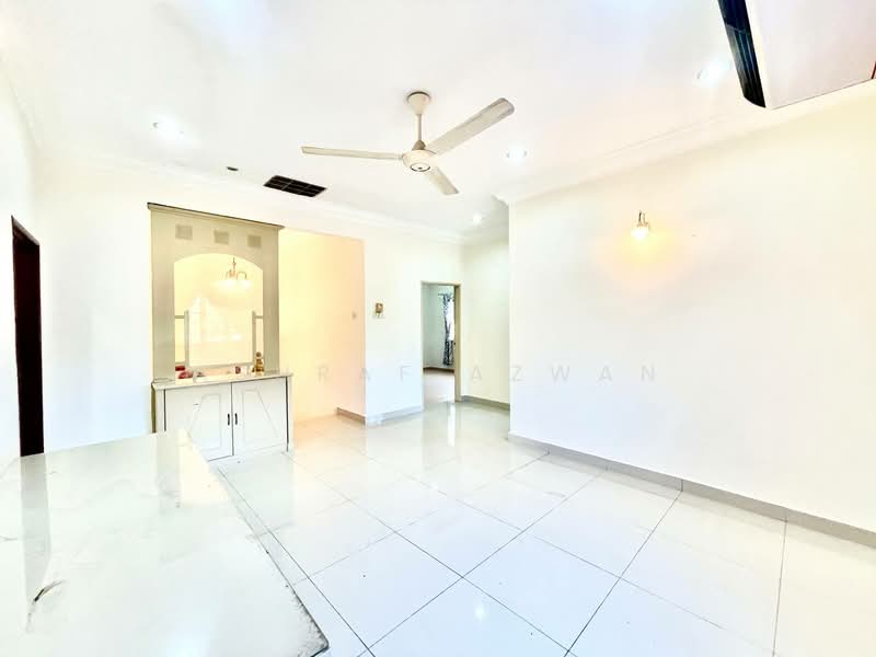 Rumah Teres 2 Tingkat untuk Dijual di Shah Alam (Selangor) - Ashraf Azwan - Living Room - PropertyGuru.com.my
