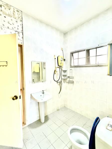 Rumah Teres 2 Tingkat untuk Dijual di Shah Alam (Selangor) - Ashraf Azwan - Bathroom - PropertyGuru.com.my