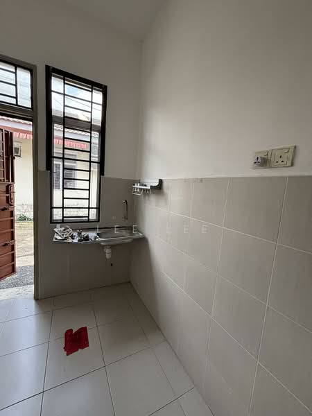 Terraced House for Rent in Bandar Putra (Kulai) - Lee Lee - Kitchen - PropertyGuru.com.my