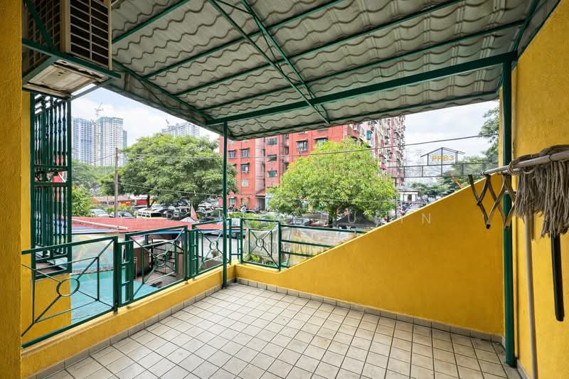 2-storey Terraced House for Sale in Taman Desaria (Petaling Jaya) - Firdaus Husin - Balcony - PropertyGuru.com.my