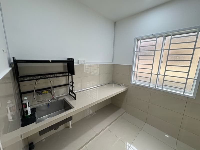 1.5-storey Terraced House for Rent in Johor Bahru (Johor) - Ken Sim - Kitchen - PropertyGuru.com.my