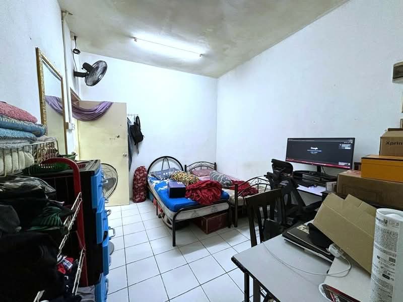1-storey Terraced House for Sale in Taman Daya (Johor Bahru) - Karl Lim - Bedroom - PropertyGuru.com.my