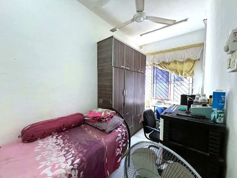 1-storey Terraced House for Sale in Taman Daya (Johor Bahru) - Karl Lim - Bedroom - PropertyGuru.com.my