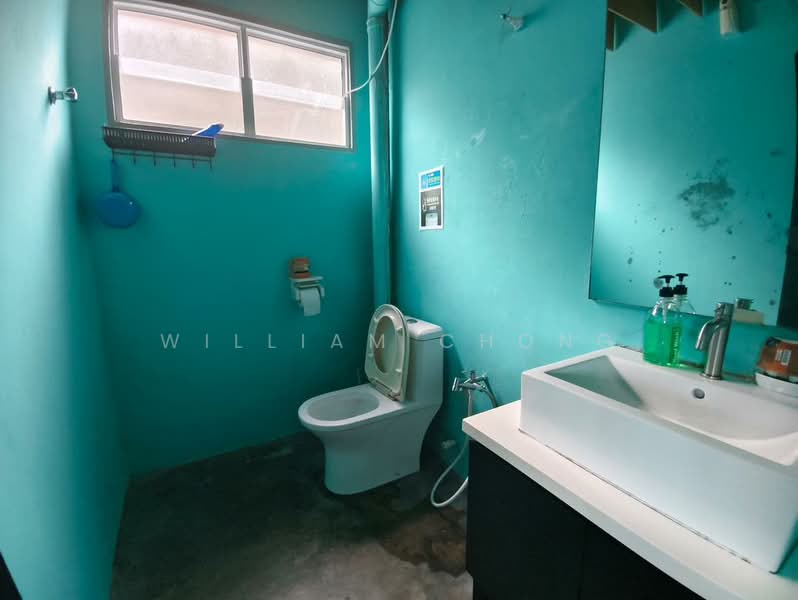 Factory for Sale in Taman Perindustrian Alor Gajah (Alor Gajah) - William Chong - Bathroom - PropertyGuru.com.my