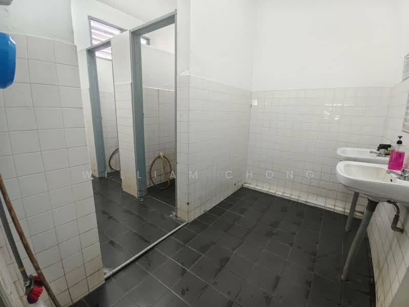 Factory for Sale in Taman Perindustrian Alor Gajah (Alor Gajah) - William Chong - Bathroom - PropertyGuru.com.my