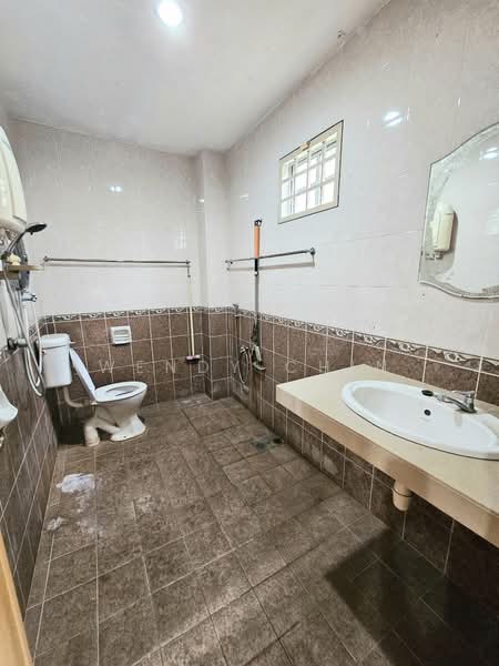 Rumah Teres 2 Tingkat untuk Dijual di Taman Putra Prima (Puchong) - Wendy Chin - Bathroom - PropertyGuru.com.my
