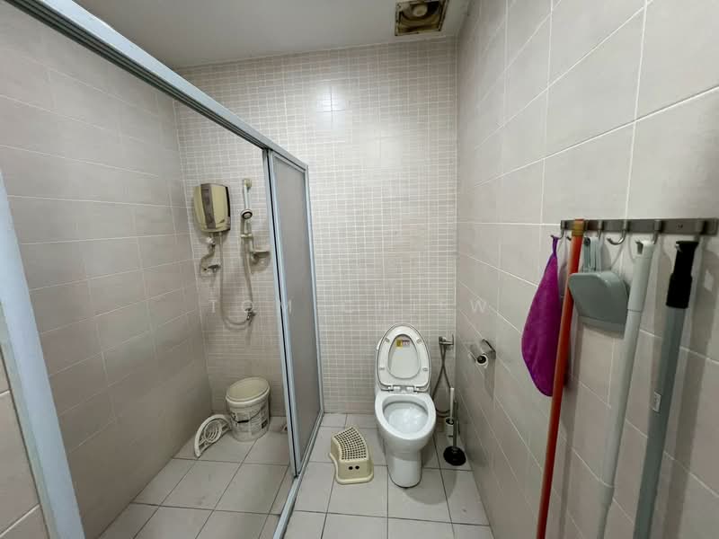 Semi-Detached House for Sale in Taman Perling (Perling) - Tom Chiew - Bathroom - PropertyGuru.com.my