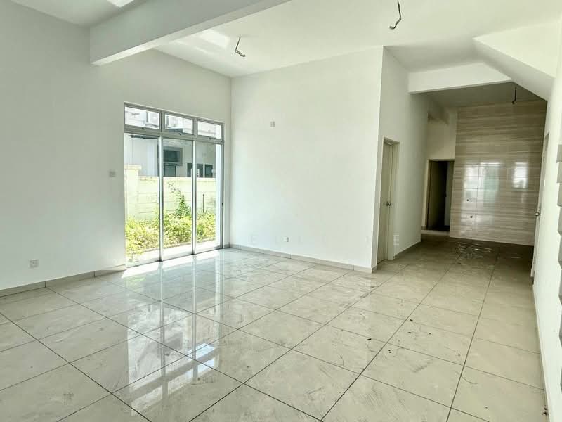 Cluster House for Sale in Setia Tropika (Johor Bahru) - Michelle He - Living Room - PropertyGuru.com.my