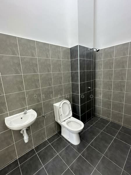 Rumah Teres 2 Tingkat untuk Dijual di Taman Sri Penawar (Pengerang) - Joseph Goh - Bathroom - PropertyGuru.com.my