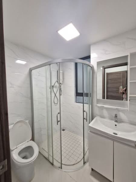 Apartment for Rent at Regalia Park @ Forest City - Jane Loh - Master Bathroom - PropertyGuru.com.my