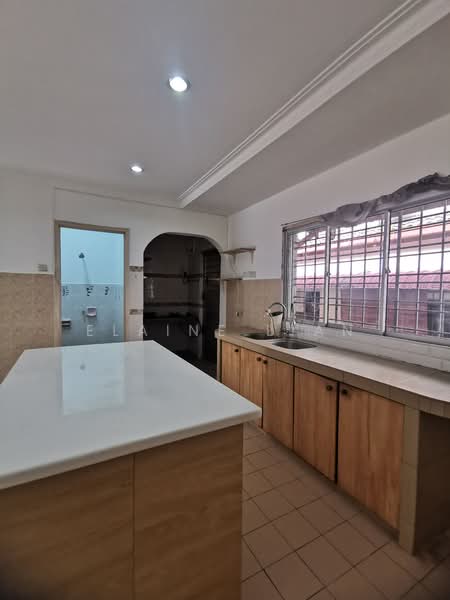 2-storey Terraced House for Sale in Sungai Buloh (Selangor) - Elaine Lian - Kitchen - PropertyGuru.com.my