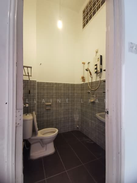 2-storey Terraced House for Sale in Sungai Buloh (Selangor) - Elaine Lian - Bathroom - PropertyGuru.com.my