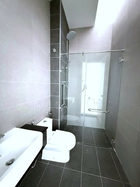 Rumah Teres 2 Tingkat untuk Dijual di Bandar Seri Alam (Masai) - Karl Lim - Bathroom - PropertyGuru.com.my