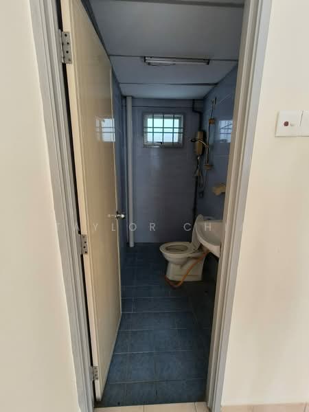 Kondominium untuk Dijual di Angkasa Condominiums - Taylor Chia - Bathroom - PropertyGuru.com.my