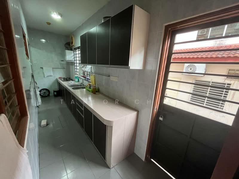 Rumah Teres untuk Dijual di Cheras (Selangor) - Taylor Chia - Kitchen - PropertyGuru.com.my