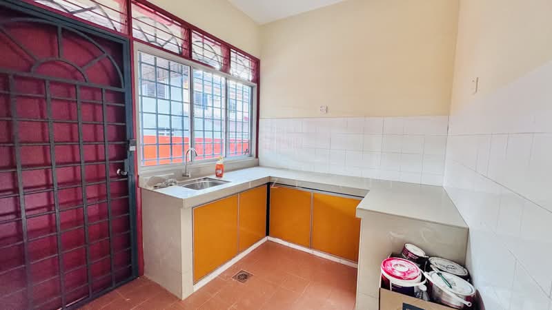 Terraced House for Rent in Bandar Putra Permai (Seri Kembangan) - Kow Tze Fui - Kitchen - PropertyGuru.com.my