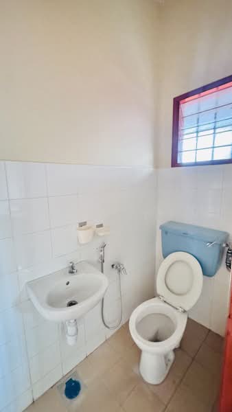 Terraced House for Rent in Bandar Putra Permai (Seri Kembangan) - Kow Tze Fui - Bathroom - PropertyGuru.com.my