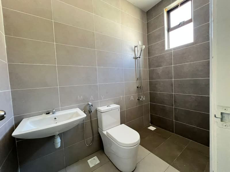Rumah Teres 2 Tingkat untuk Dijual di Taman Tasik Indah (Kluang) - May Tan - Bathroom - PropertyGuru.com.my