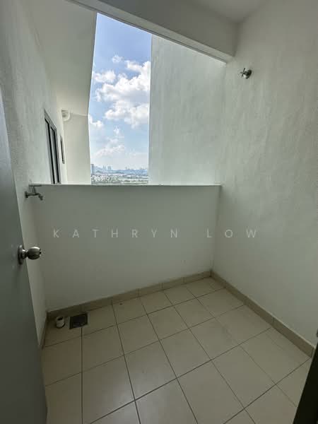 Servis Apartment untuk Dijual di Traders Garden @ Cheras Selatan - Kathryn Low - Balcony - PropertyGuru.com.my
