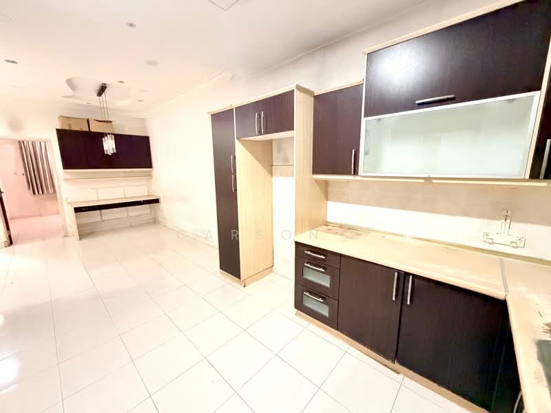 1.5-storey Terraced House for Sale in Taman Gaya (Ulu Tiram) - Carson . - Kitchen - PropertyGuru.com.my