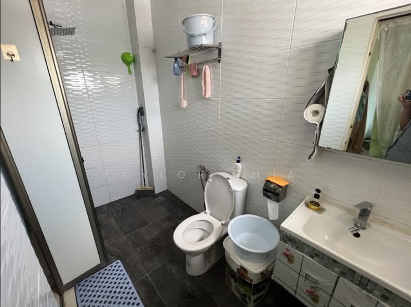 Rumah Teres 2 Tingkat untuk Dijual di Taman Seri Bahagia (Cheras) - Taylor Chia - Bathroom - PropertyGuru.com.my