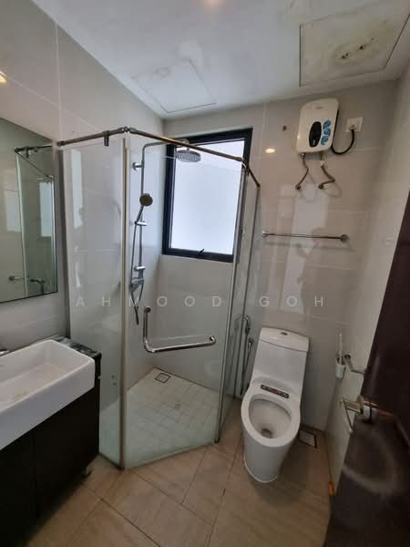 Condominium for Rent at Amberside @ Country Garden Danga Bay - AhMood Goh - Bathroom - PropertyGuru.com.my