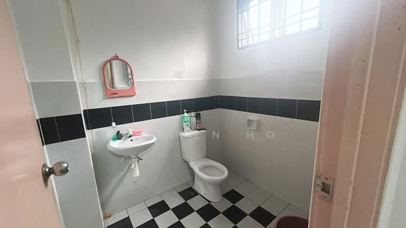 Rumah Teres 2 Tingkat untuk Dijual di Taman Nusa Damai (Pasir Gudang) - Darren Ho - Bathroom - PropertyGuru.com.my