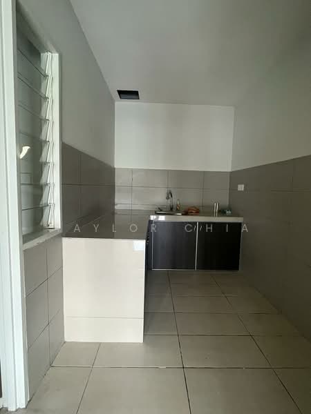 Kondominium untuk Dijual di Casa Green Condominium - Taylor Chia - Kitchen - PropertyGuru.com.my
