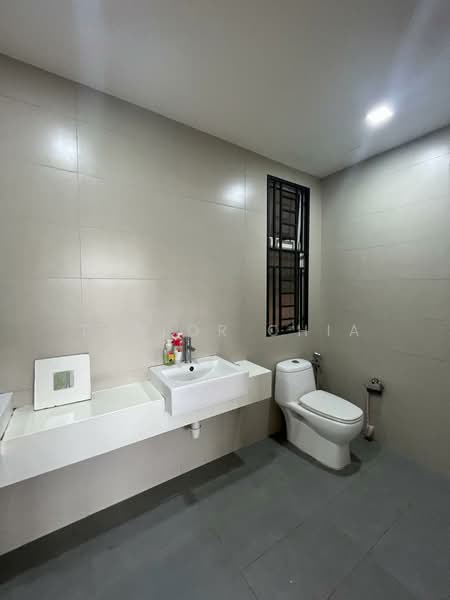 Kondominium untuk Dijual di Casa Green Condominium - Taylor Chia - Bathroom - PropertyGuru.com.my