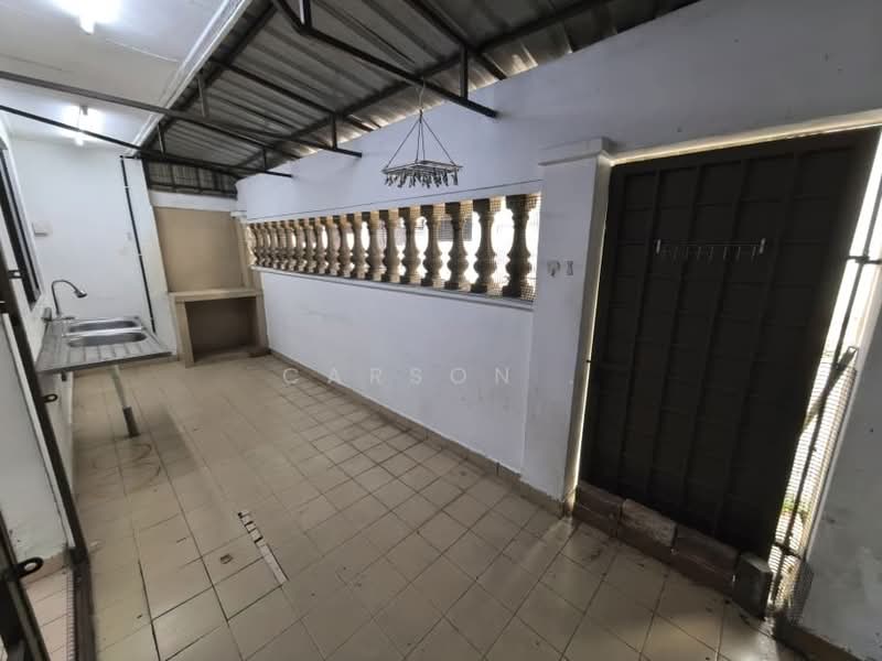 2-storey Terraced House for Sale in Taman Bukit Mewah (Tampoi) - Carson . - Balcony - PropertyGuru.com.my