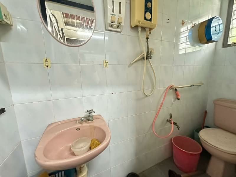 1-storey Terraced House for Sale in Kampung Lapan (Melaka City) - Yu Chuan Yau - Bathroom - PropertyGuru.com.my