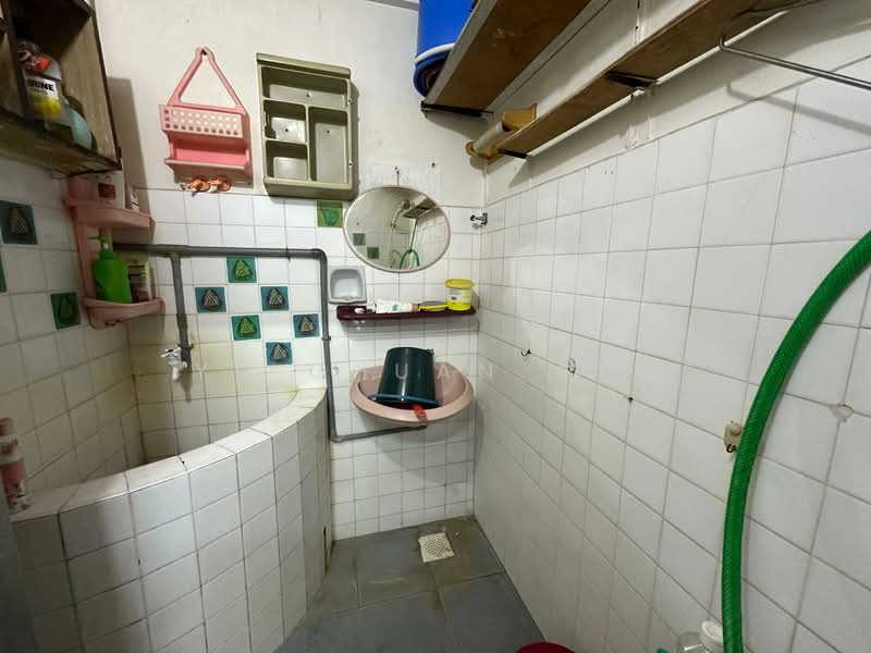 1-storey Terraced House for Sale in Kampung Lapan (Melaka City) - Yu Chuan Yau - Bathroom - PropertyGuru.com.my