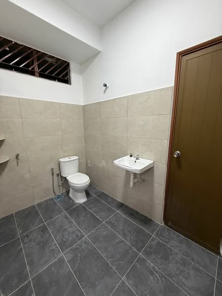 Bungalow for Rent in Johor Bahru (Johor) - Yoland . - Bathroom - PropertyGuru.com.my